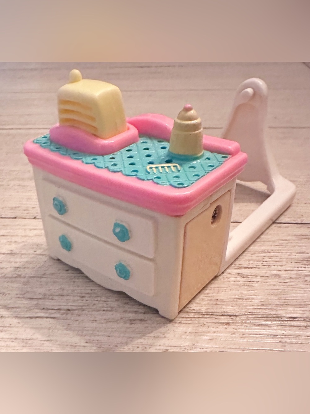 Fisher Price Loving Family Dollhouse Sweet Sounds Baby Bed Cradle